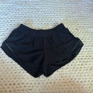 Lululemon hotty hot 2.5” shorts size 8